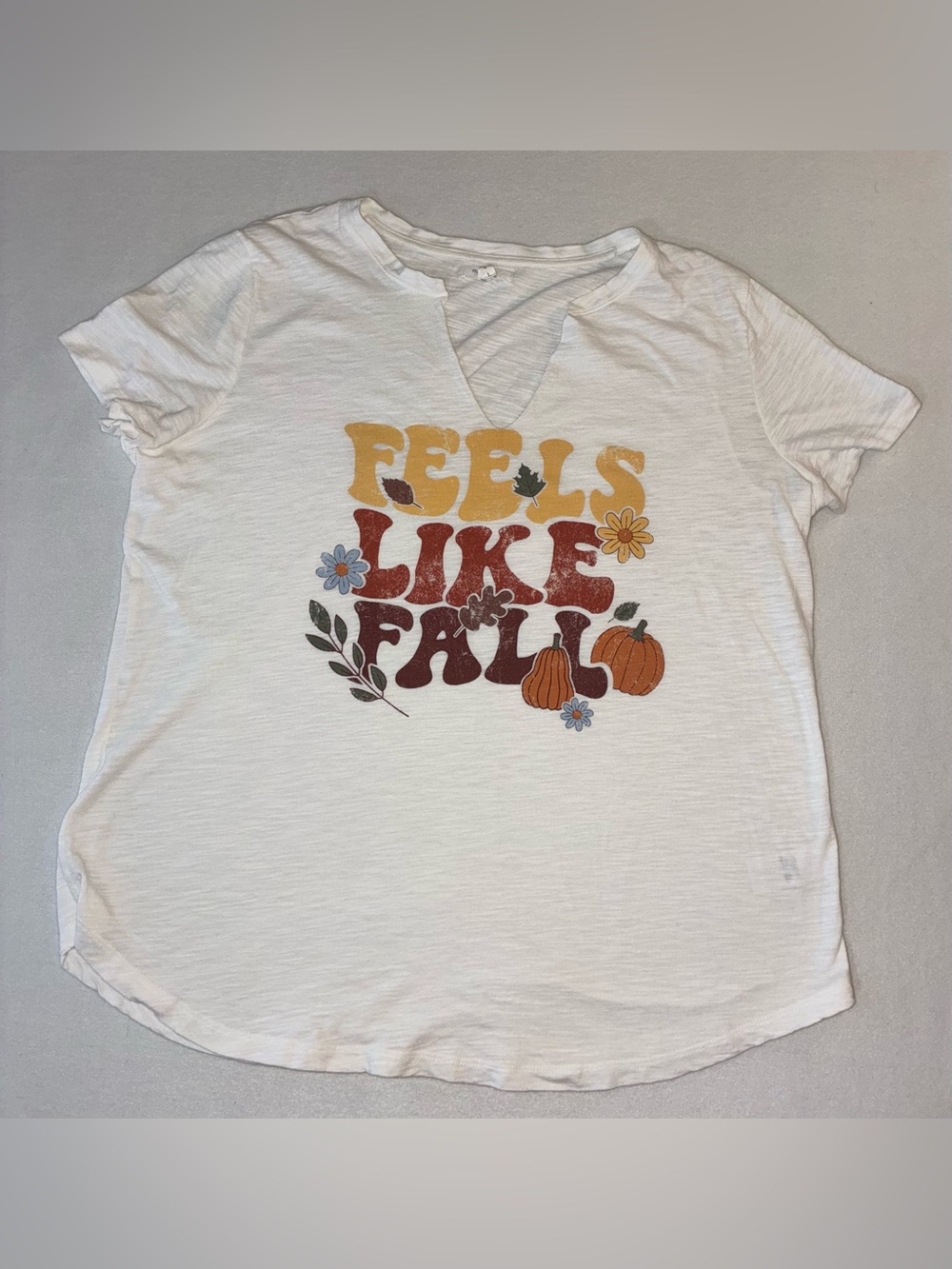 Maurices White 'Feels Like Fall' Graphic Tee with Autumn Accents size L